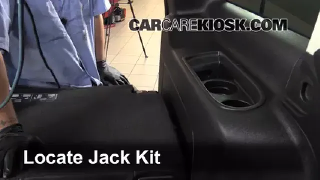 2013 Chevrolet Tahoe LT 5.3L V8 FlexFuel Neumáticos y ruedas Cambiar un neumático pinchado